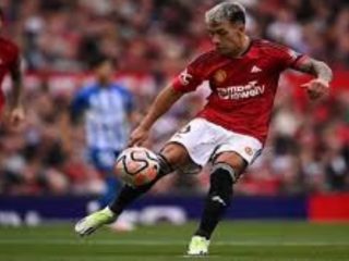 Paul Scholes dan Nicky Butt Tegur Lisandro Martinez: Dewasa Hadapi Kritik di Manchester United