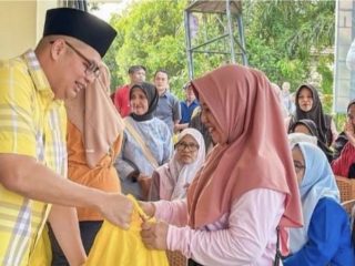 Jelang Idul Fitri 1447 H, Ketua DPRD Kota Jambi Salurkan 581 Paket Sembako untuk Warga