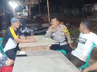 Bhabinkamtibmas Apresiasi Ronda Malam Inovatif di RT 20 Kenali Besar, Perkuat Keamanan Lingkungan
