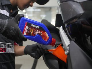 Mau Touring Jarak Jauh? Yamaha Ingatkan Pentingnya Servis Motor di Bengkel Resmi 