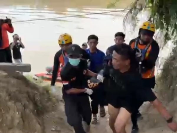 Travel Jambi-Padang Terjun ke Sungai Batanghari, Satu Penumpang Tewas